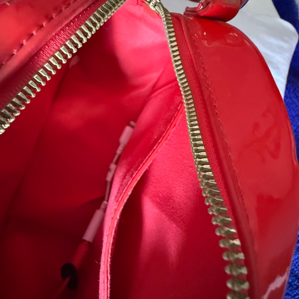 Real phone purse that takes calls. - Picture 6 of 7